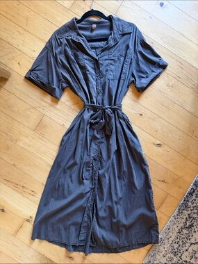 Classic Gray Button-Front Midi Dress with Waist Tie